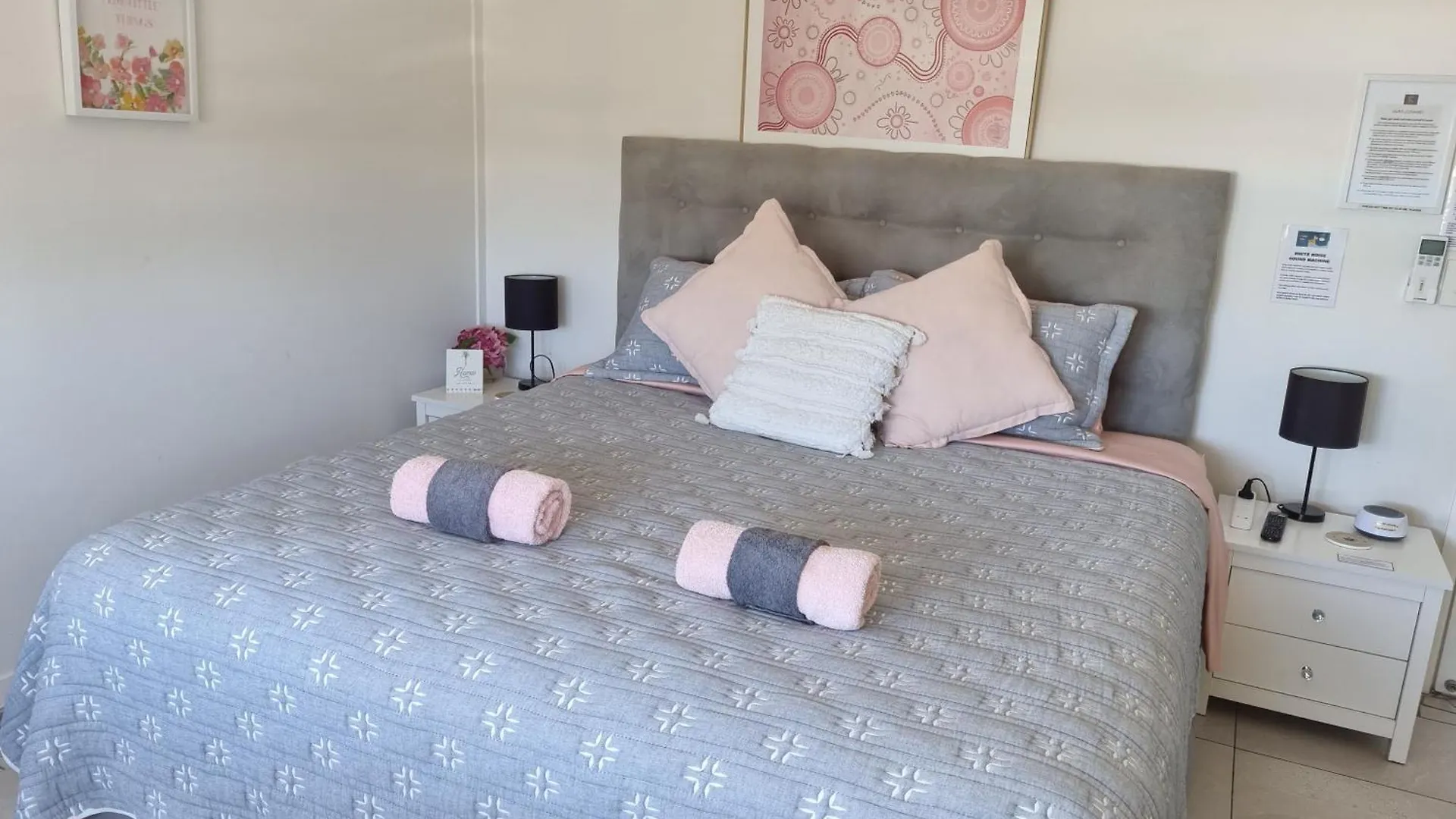 Homestay Guesthouse On Regent Bed & Breakfast Caloundra